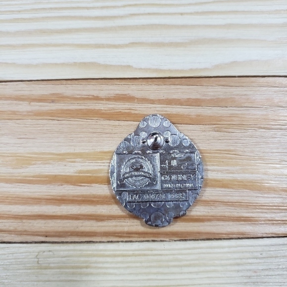 Disney World of Evil- Claude Frollo Pin - Picture 3 of 3